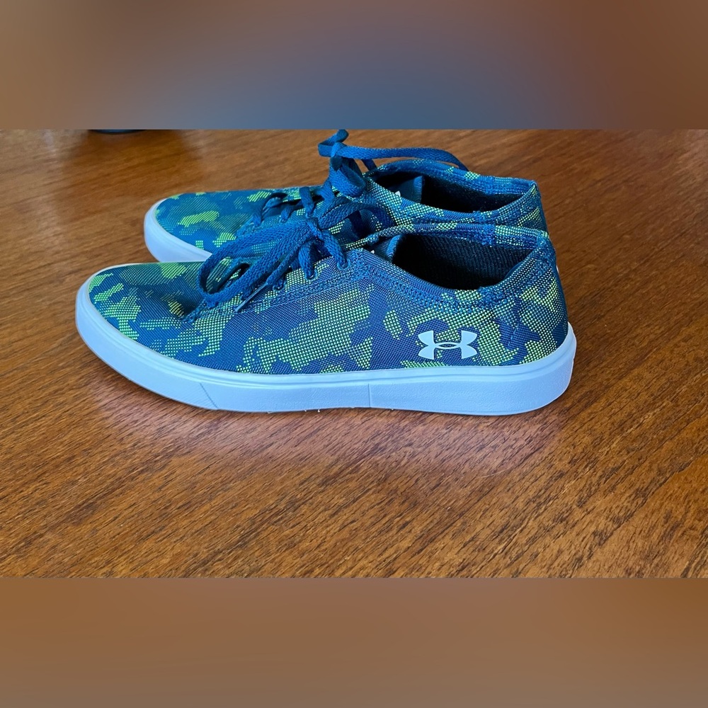 UNDER ARMOUR Kick It 2 Low Sneaker Sz 7.  NEW!